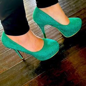 Mascotte Size 10 Teal Rhinestone Heels